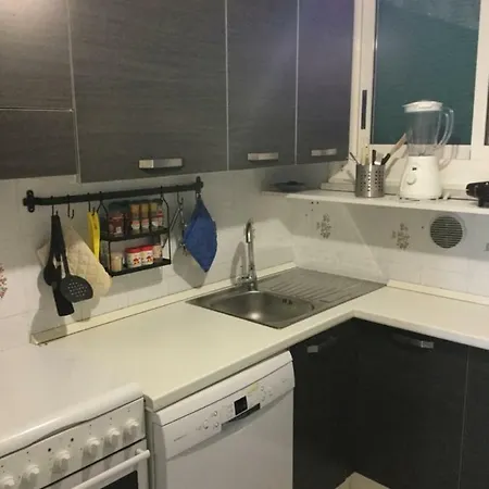 Marina Capo Pino بيت للعطل *