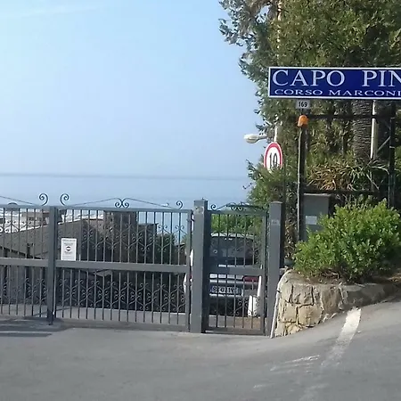 Marina Capo Pino بيت للعطل *
